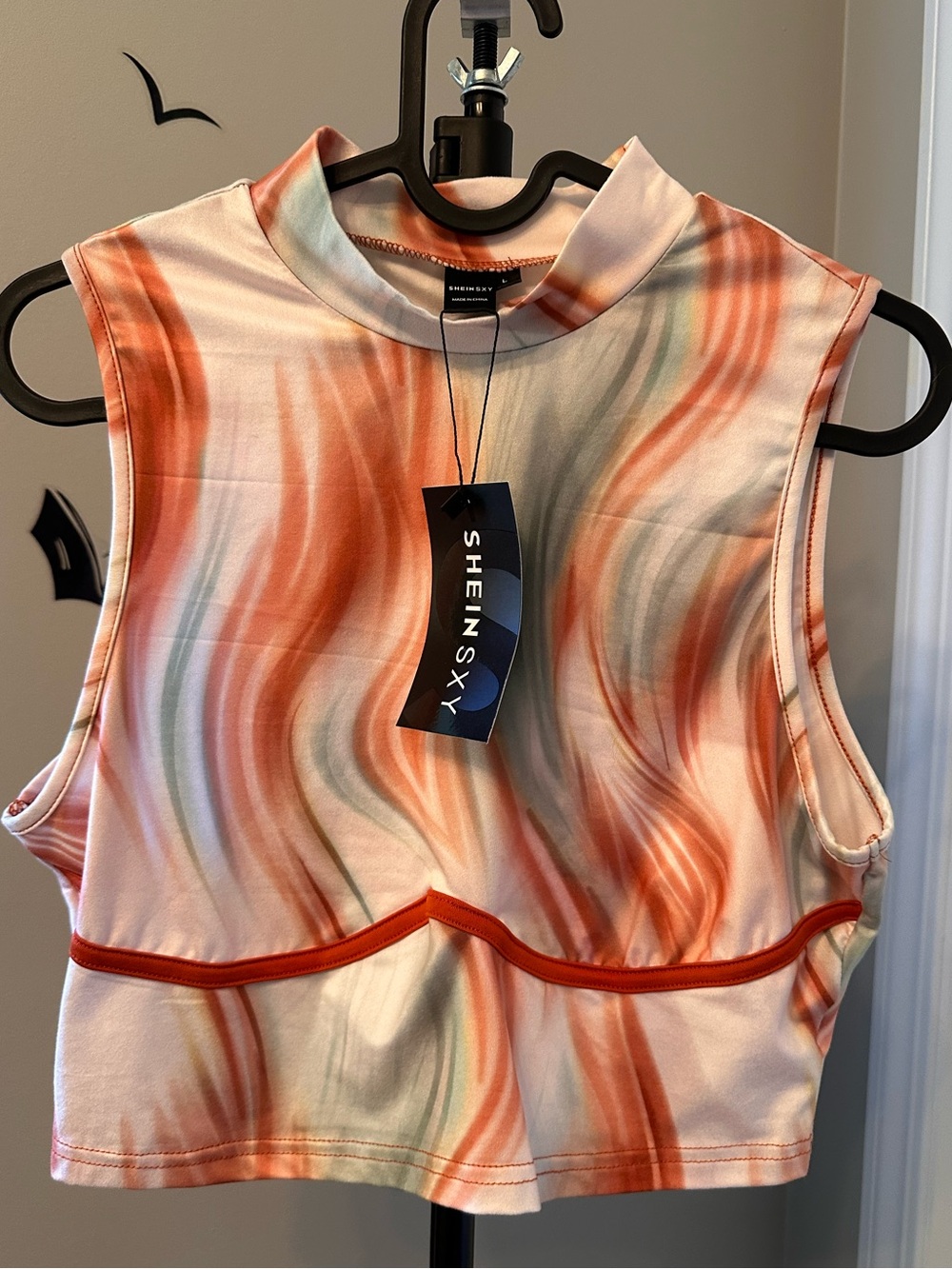 SHEIN Orange Swirl Mock-Neck Cropped Tank